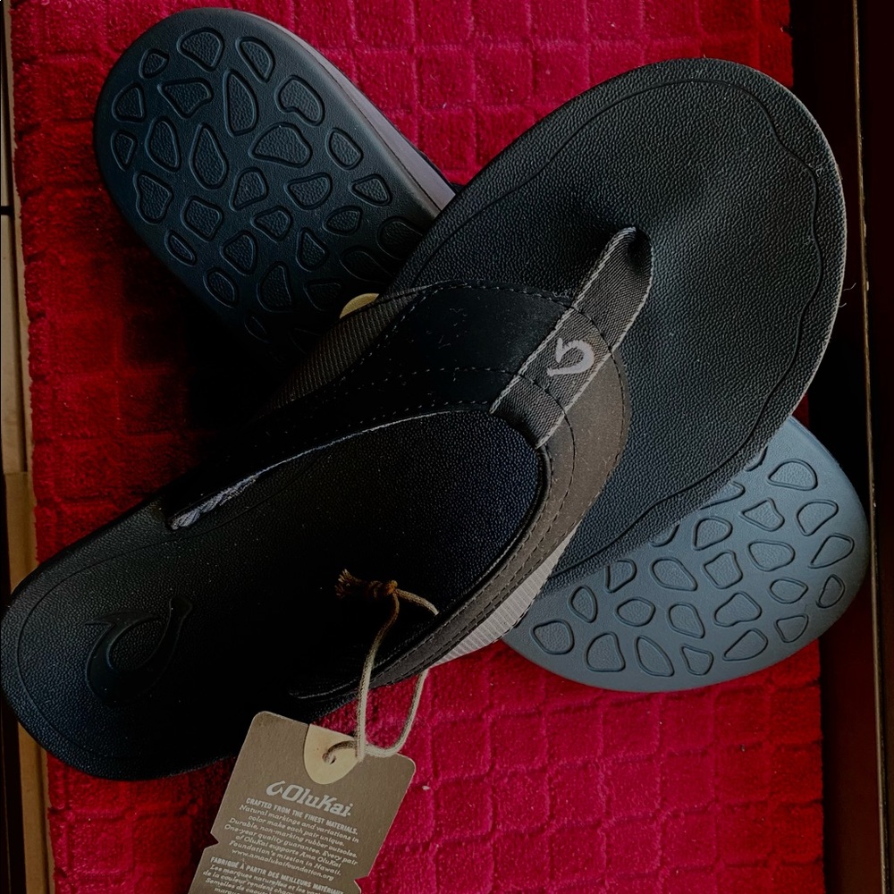 Olukai mens Nohona flip flop size 9 US / 42 EU, black and grey. New tags no box